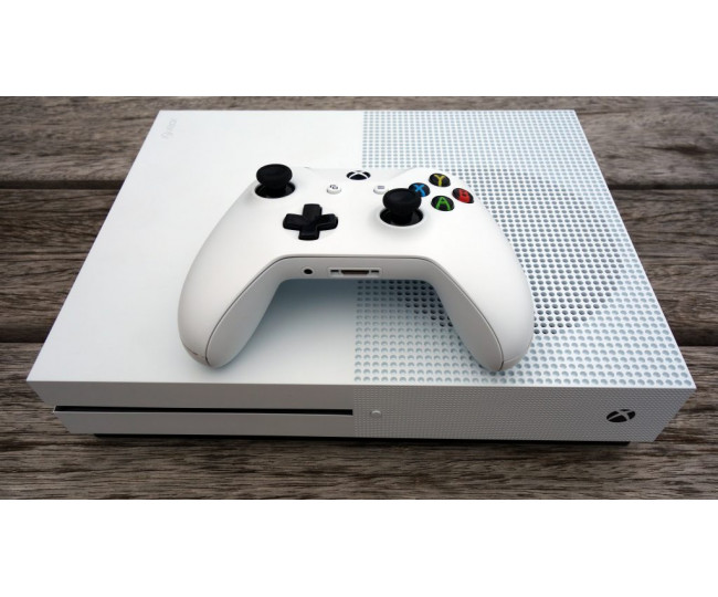 Игровая консоль Xbox ONE S 500Gb + Игра Minecraft + Favourites Pack + Builders Pack