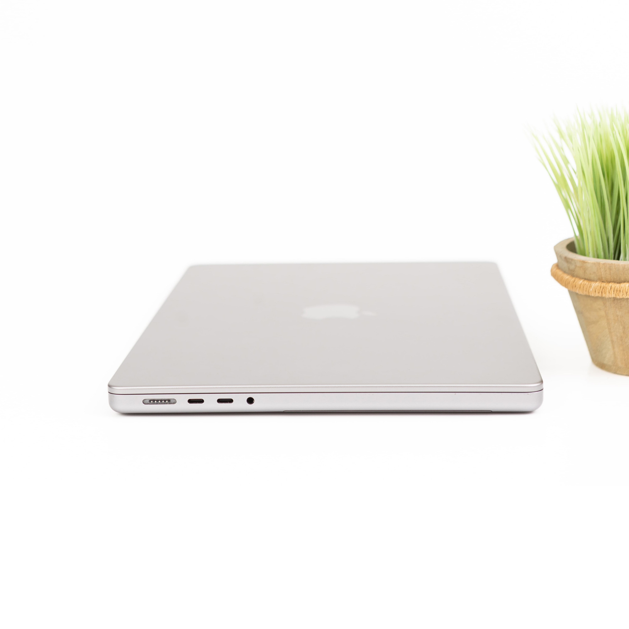 MacBook Pro(2021) M1pro 16GB 512GB シルバー Apple MacBook Pro 16