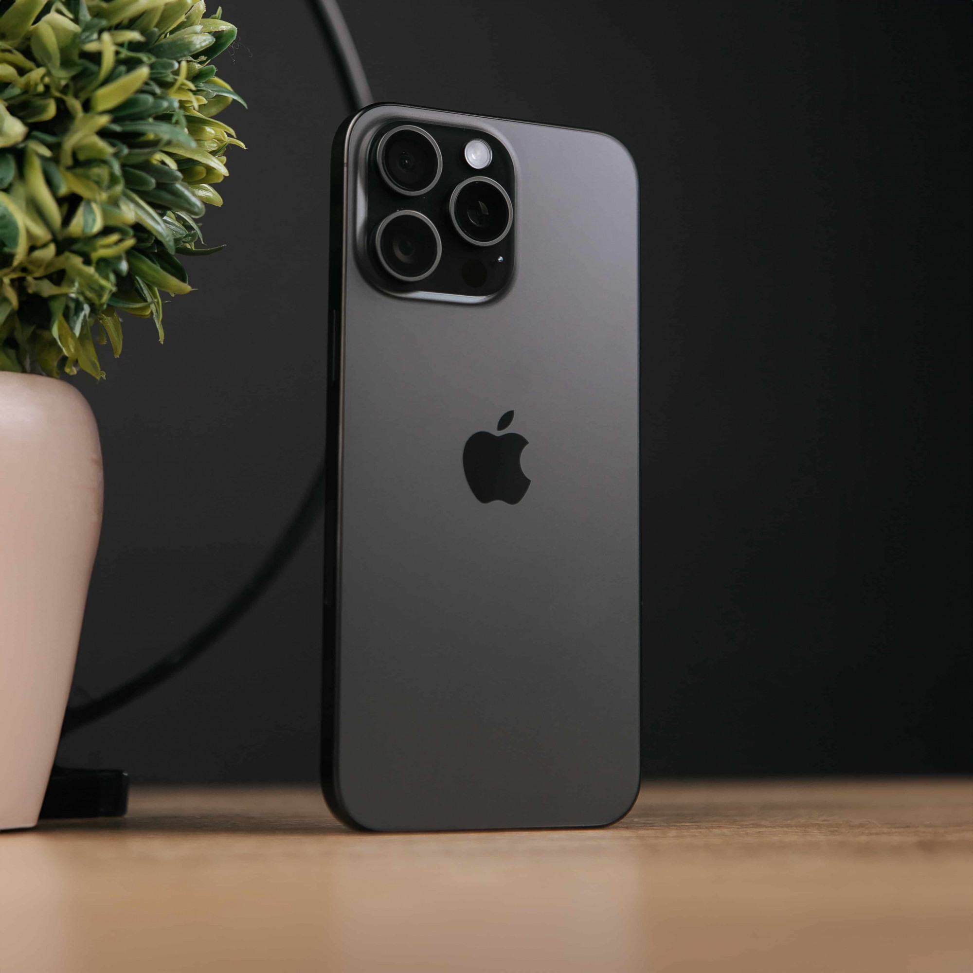 Apple iPhone 15 Pro max 1TB 黒 本体 ᐈ Apple iPhone 15 Pro Max 1TB 