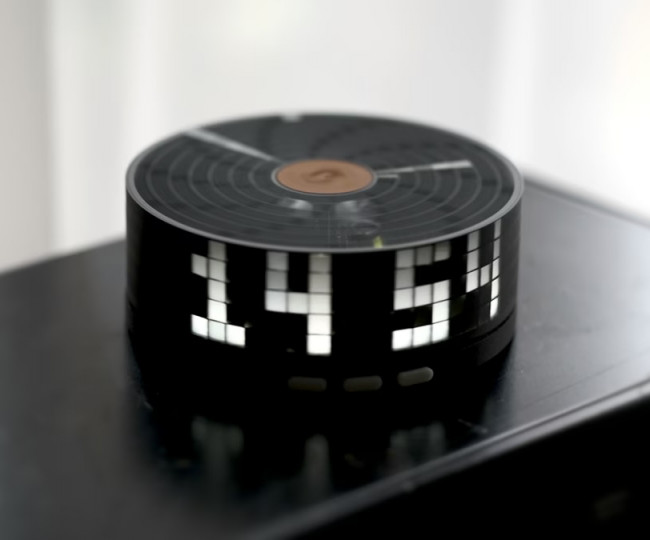 Трехмерный светодиодный дисплей Klokman