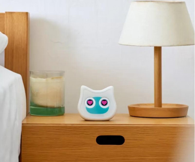 Робот-компаньйон у формі кота Mia