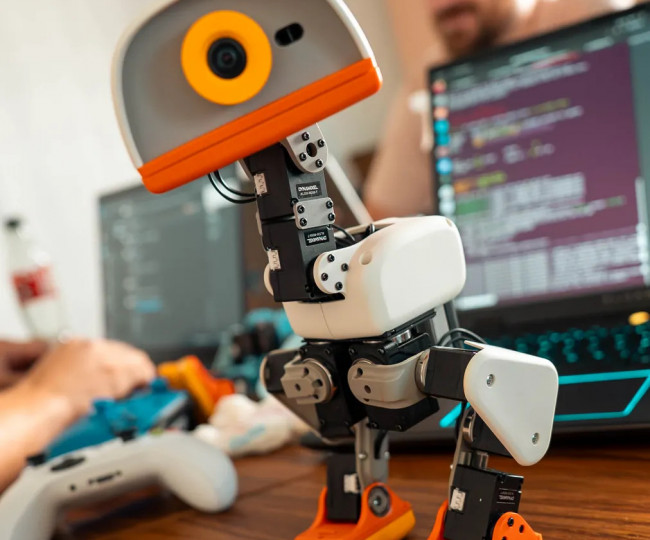 Кишеньковий робот  з ШІ Microduck