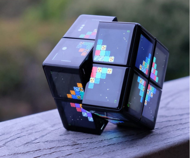 Розумна ігрова консоль-куб Rubik’s WOWCube