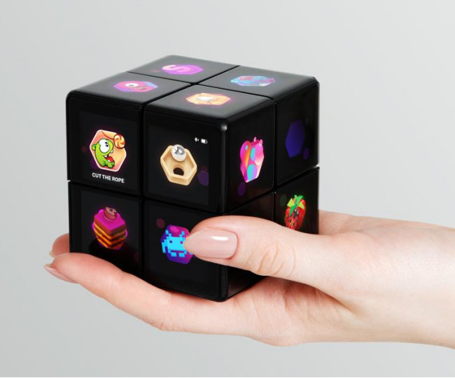 Розумна ігрова консоль-куб Rubik’s WOWCube