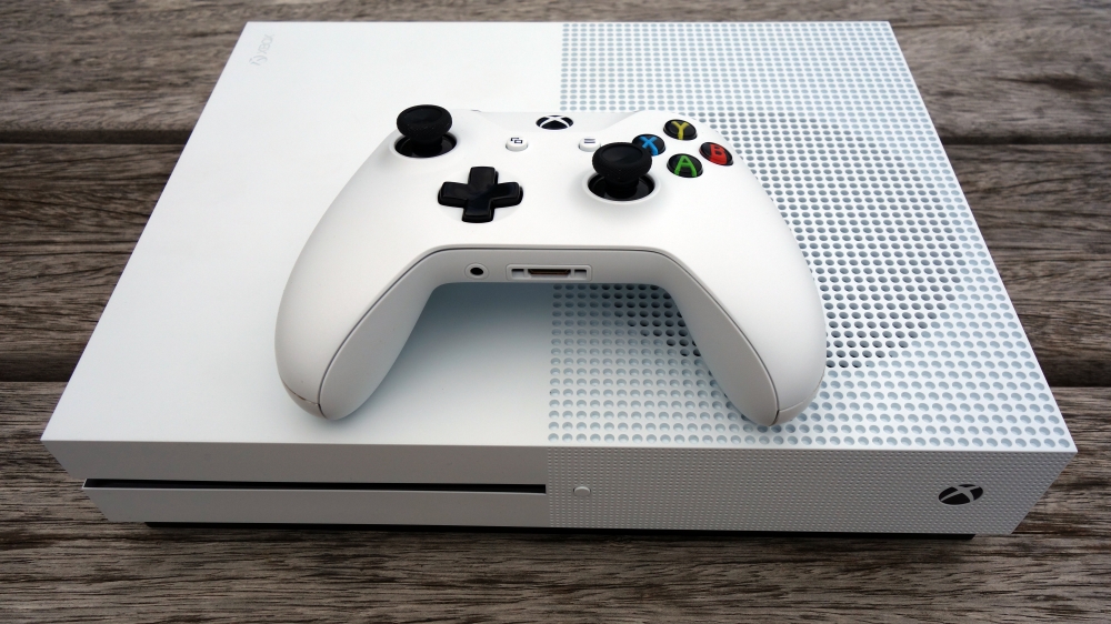 Игровая консоль Xbox ONE S 500Gb + GTA 5 (Гарантия 18 месяцев)
