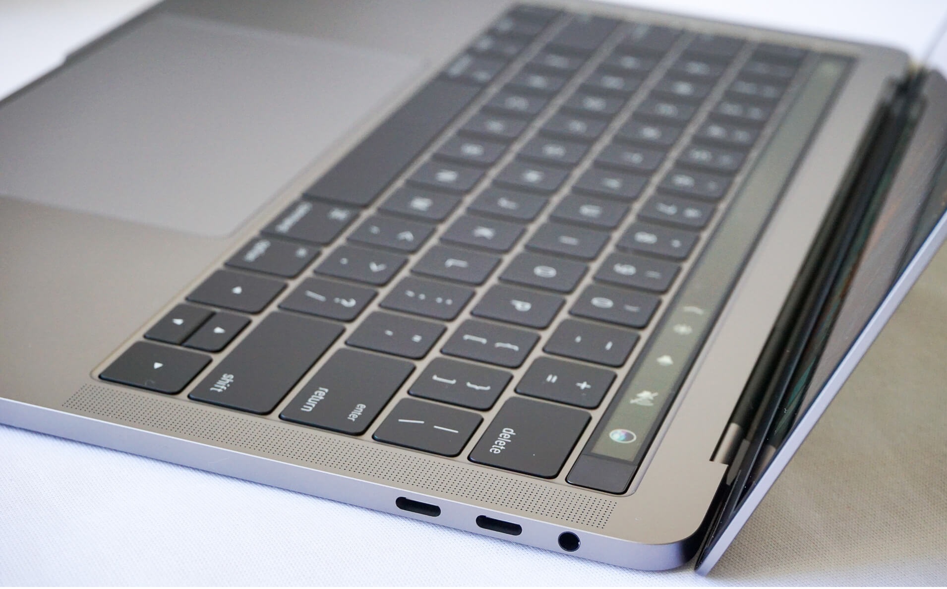 Apple MacBook Pro 13 Silver 2018 (MR9V2)