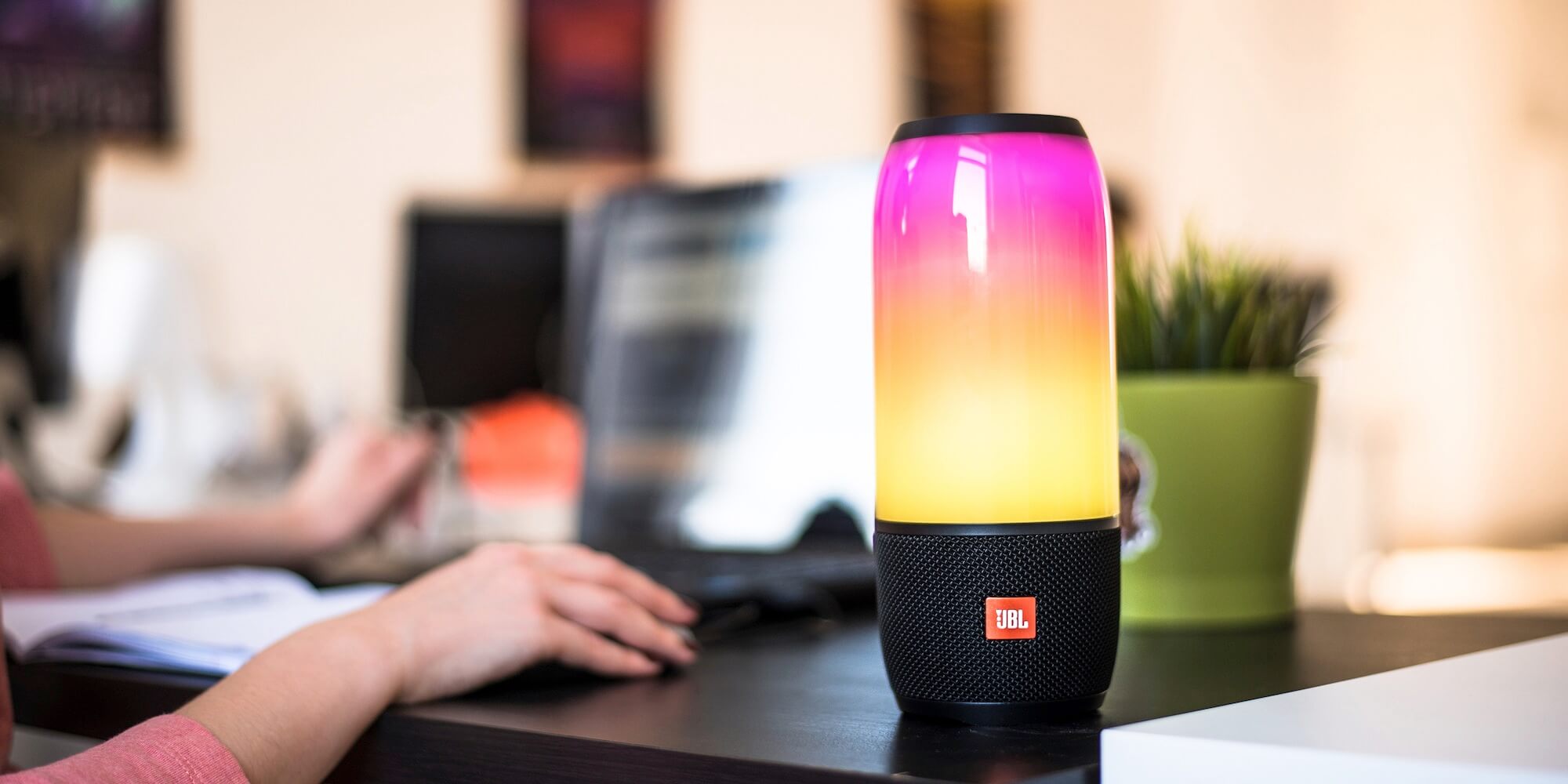 Колонки через wifi. JBL Pulse 3. Колонка JBL Pulse. Блютуз колонка JBL Pulse 3. Колонка JBL пульс.