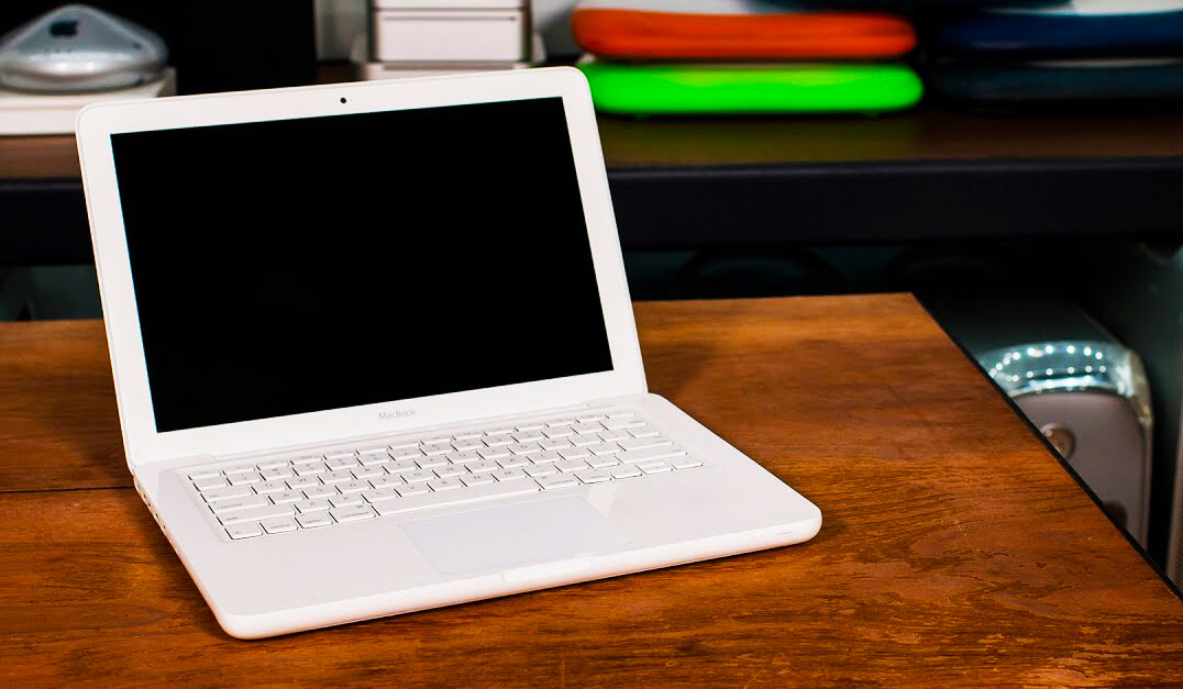 Пластиковий Unibody MacBook 7,1 2010 року