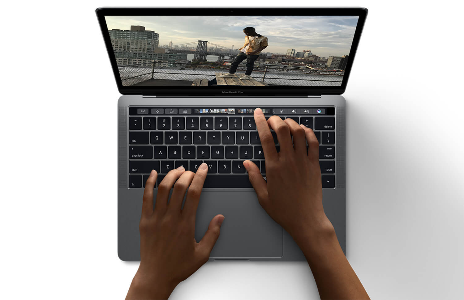 Работа на MaCBook Pro 15 Touch Bar Space Gray