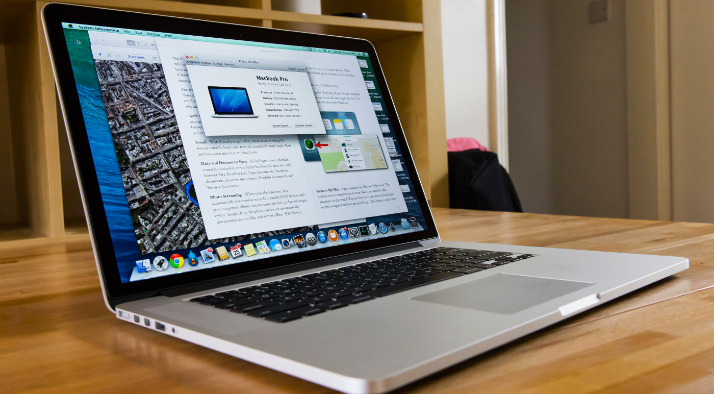 MacBook Pro 15 Retina 2015 на столе