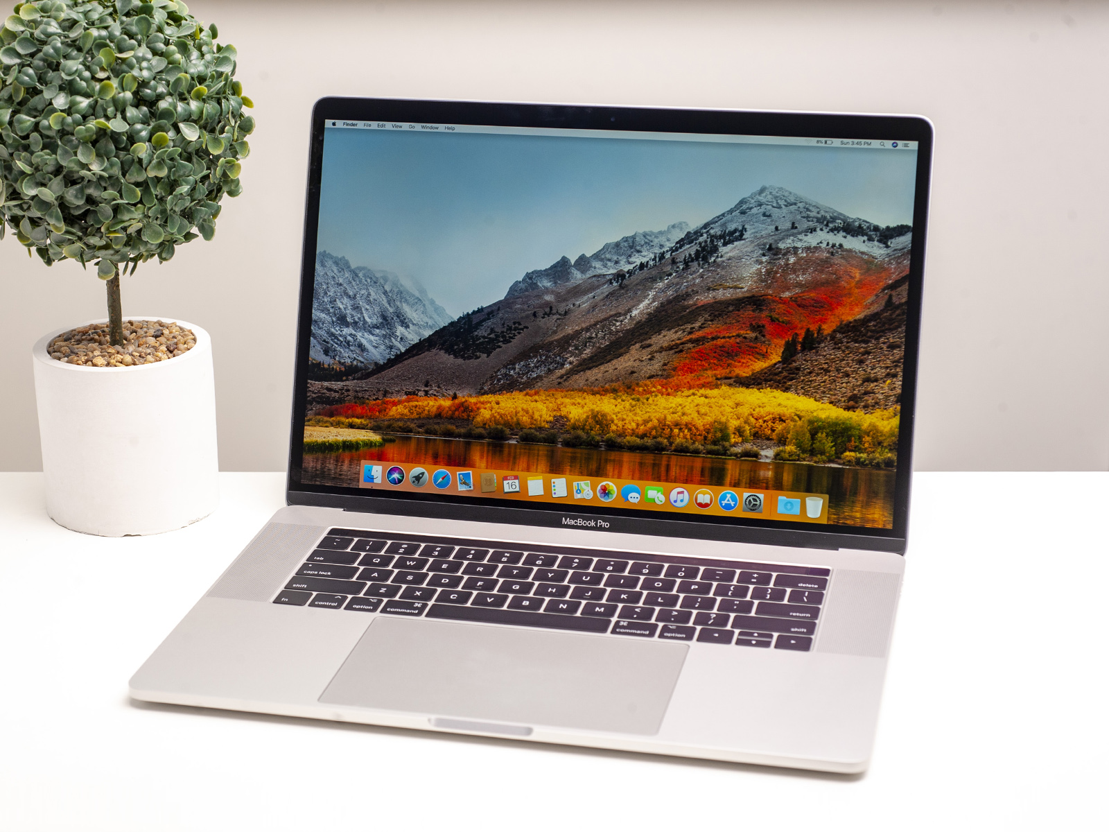 Apple MacBook Pro 15" Silver 2017 (Z0UE00004) б/у