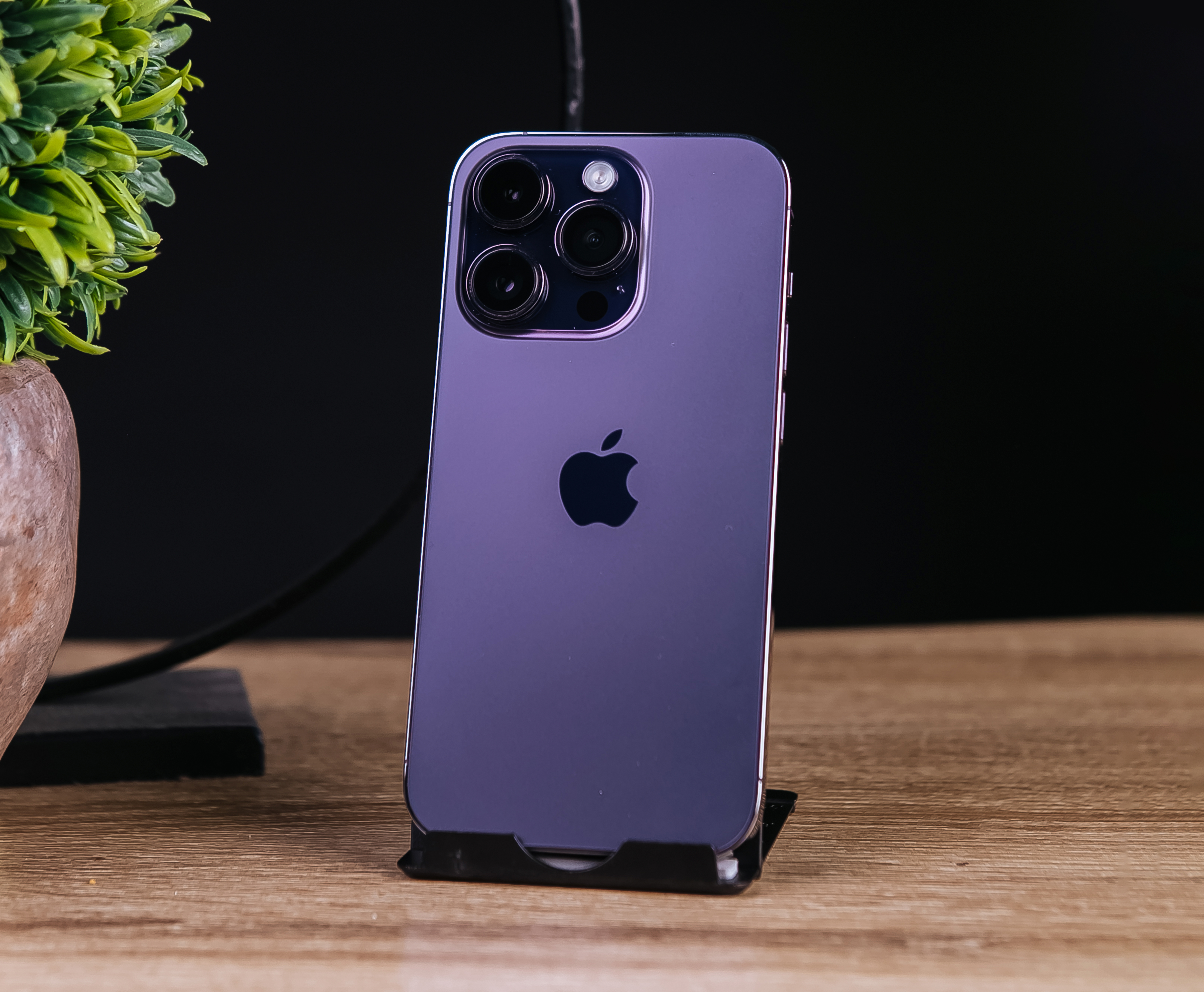 Apple iPhone 14 Pro 128GB eSIM Deep Purple (MQ0E3) б/у